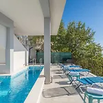 Appartement Beeindruckendes Mit Panoramablick, Pool, Privatparkplatz, Grill Pazin
