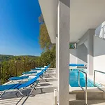 Beeindruckendes Mit Panoramablick, Pool, Privatparkplatz, Grill Appartement *