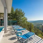 Beeindruckendes Mit Panoramablick, Pool, Privatparkplatz, Grill