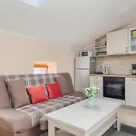Appartement Beeindruckendes Mit Panoramablick, Pool, Privatparkplatz, Grill