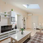 Beeindruckendes Mit Panoramablick, Pool, Privatparkplatz, Grill Pazin