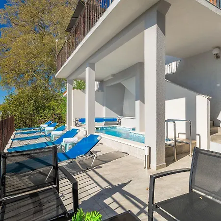 Beeindruckendes Mit Panoramablick, Pool, Privatparkplatz, Grill 帕津