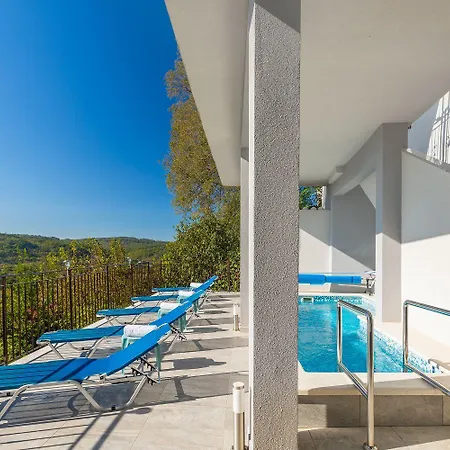 Beeindruckendes Mit Panoramablick, Pool, Privatparkplatz, Grill Appartement *