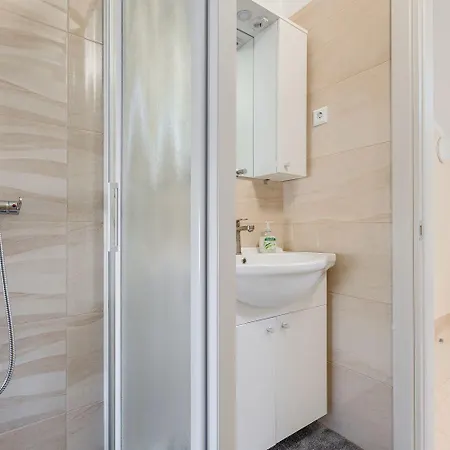 דירה Beeindruckendes Mit Panoramablick, Pool, Privatparkplatz, Grill פאזין