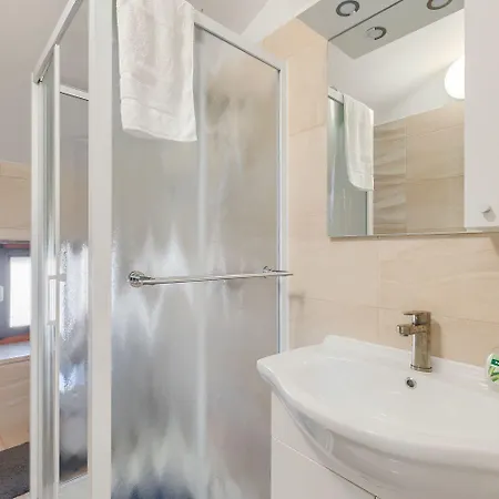 Beeindruckendes Mit Panoramablick, Pool, Privatparkplatz, Grill דירה