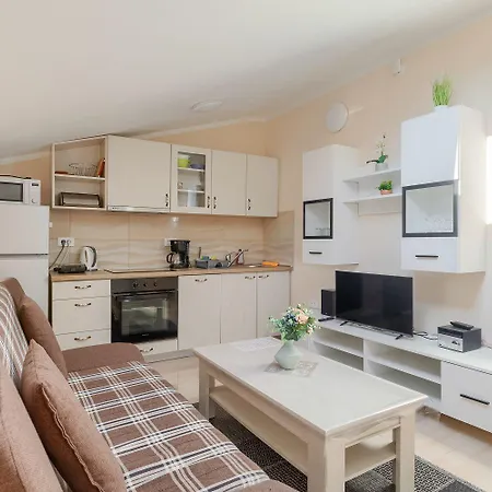 Beeindruckendes Mit Panoramablick, Pool, Privatparkplatz, Grill פאזין