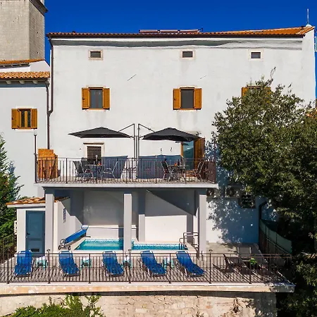 Beeindruckendes Mit Panoramablick, Pool, Privatparkplatz, Grill *
